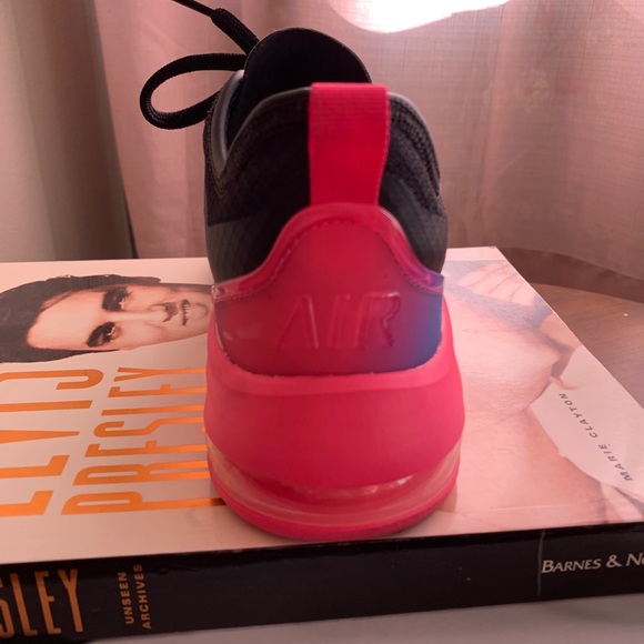 Women’s Nike Air Max Motion 2 Sneakers - Picture 4 of 6